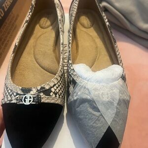 Gianni Bernini Women's Black and Gray Flats